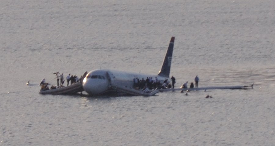 plane_crash_into_hudson_river_crop